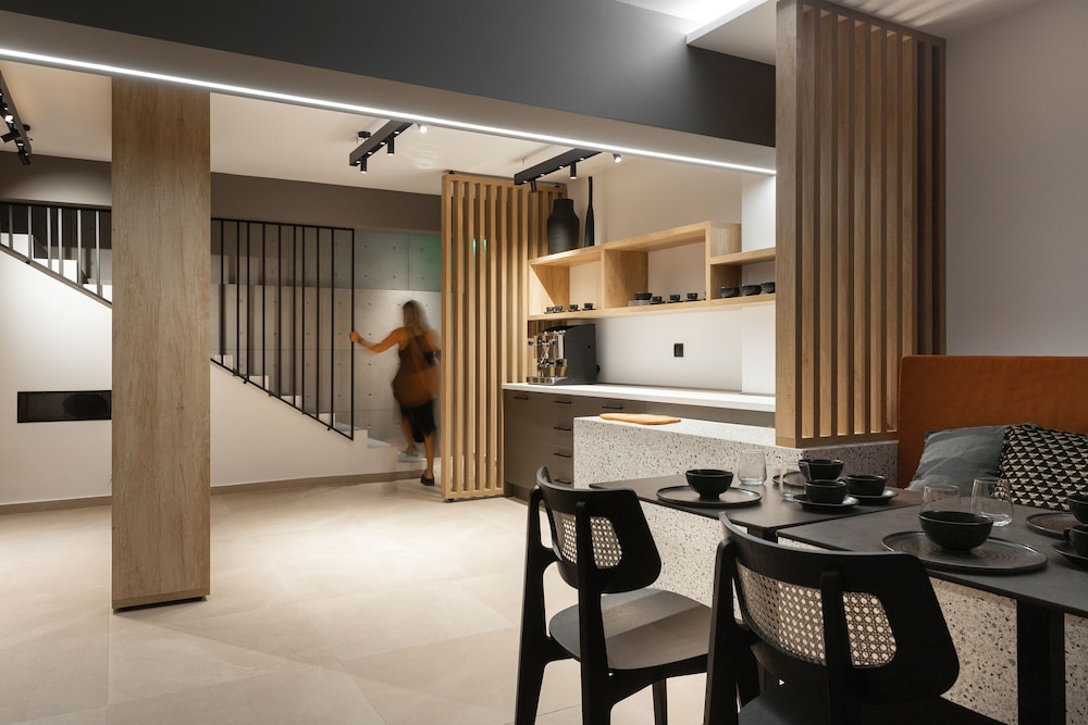 11 Enteka Acropolis Suites 37/50