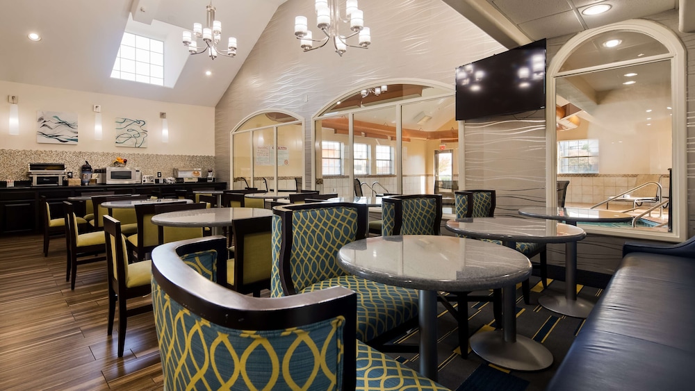 Best Western Plus Tulsa Inn Suites 21/24