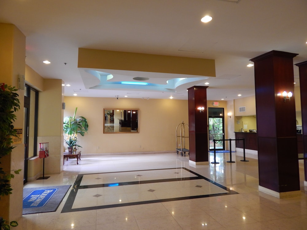 North Miami Beach Gardens Inn & Suites 15/42