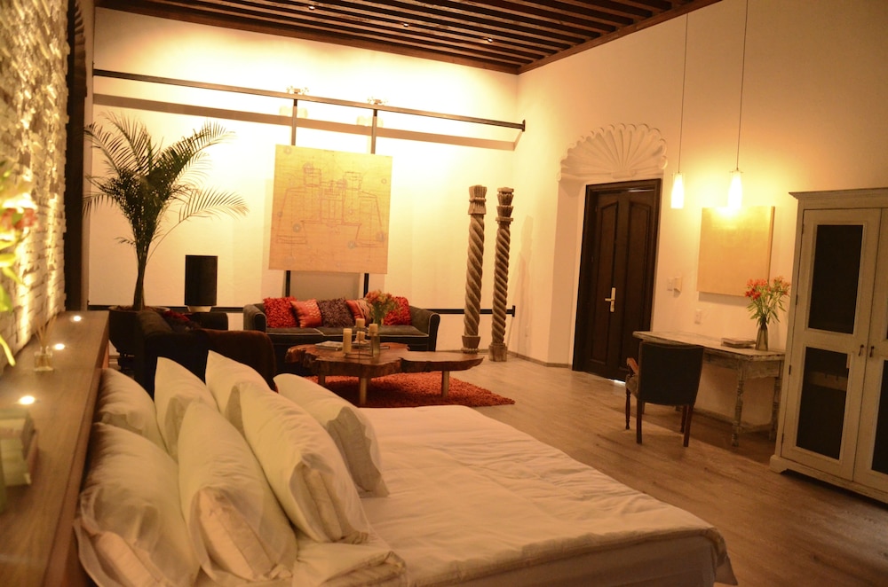 Meson de Santa Rosa Luxury Hotel 49/70