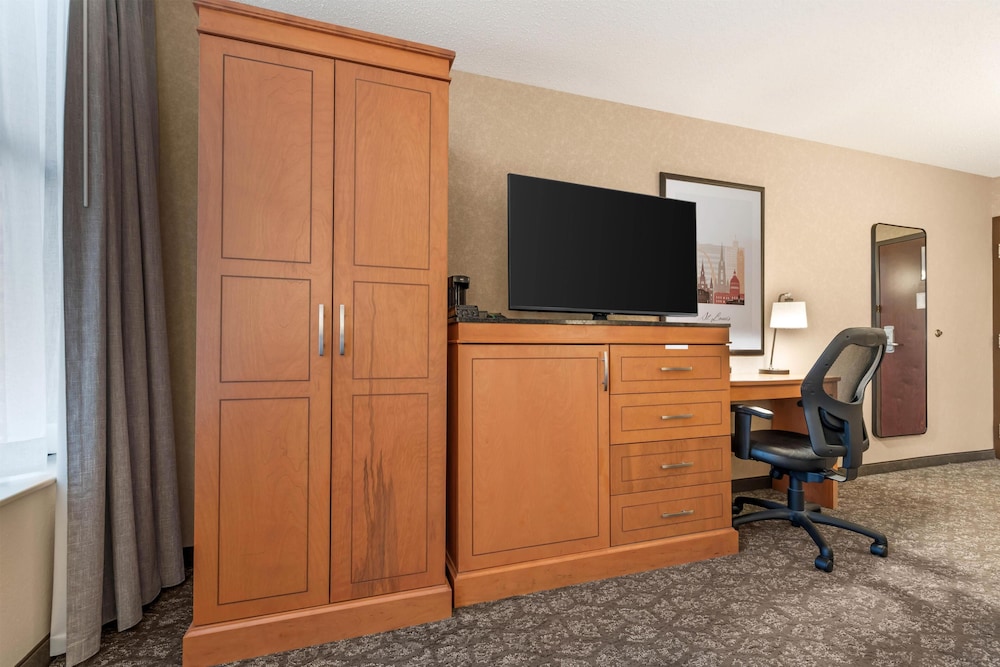 Drury Inn & Suites St. Louis Union Station 41/45