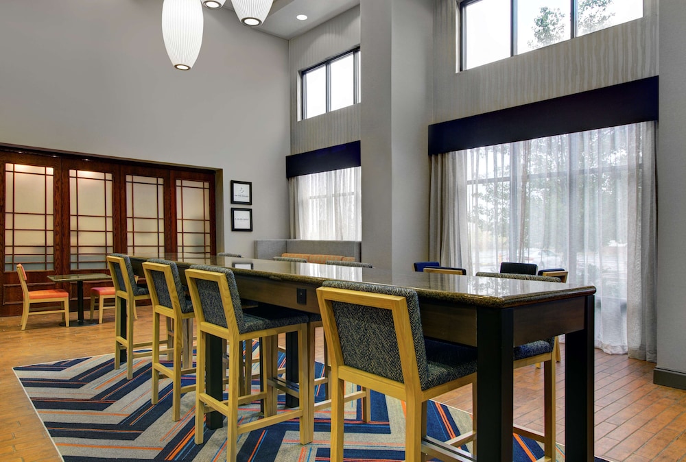 Hampton Inn & Suites Syracuse Dewitt 28/34