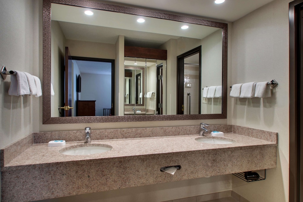 Drury Inn and Suites Bowling Green KY 47/50