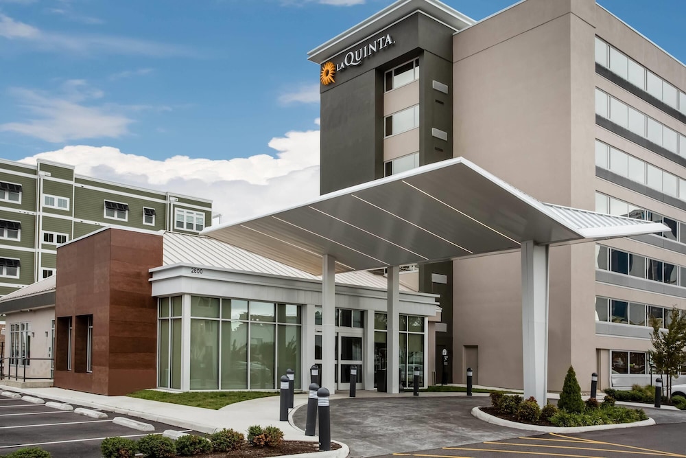 La Quinta Inn & Suites by Wyndham Virginia Beach 42/46