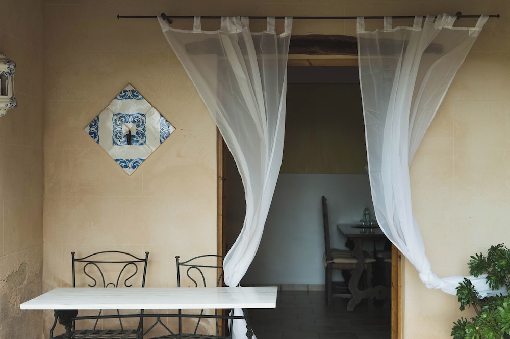 Finca Hotel Can Estades 16/63