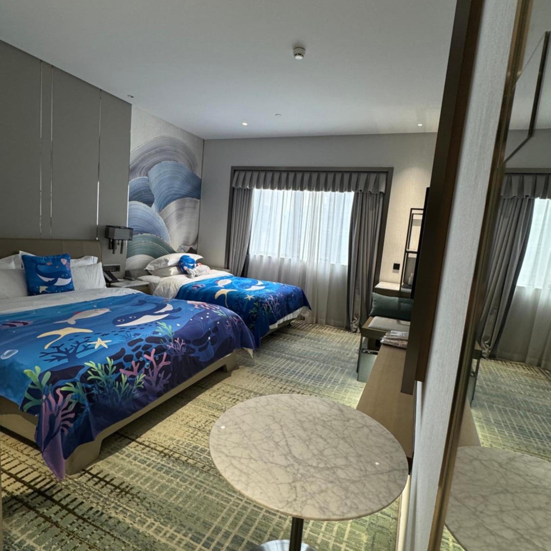 Victoria, Family, Twin Beds