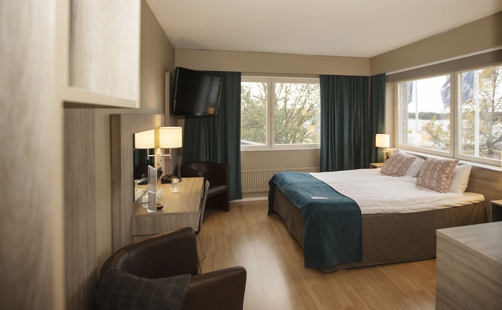Superior, Murphy Bed, Queen Bed