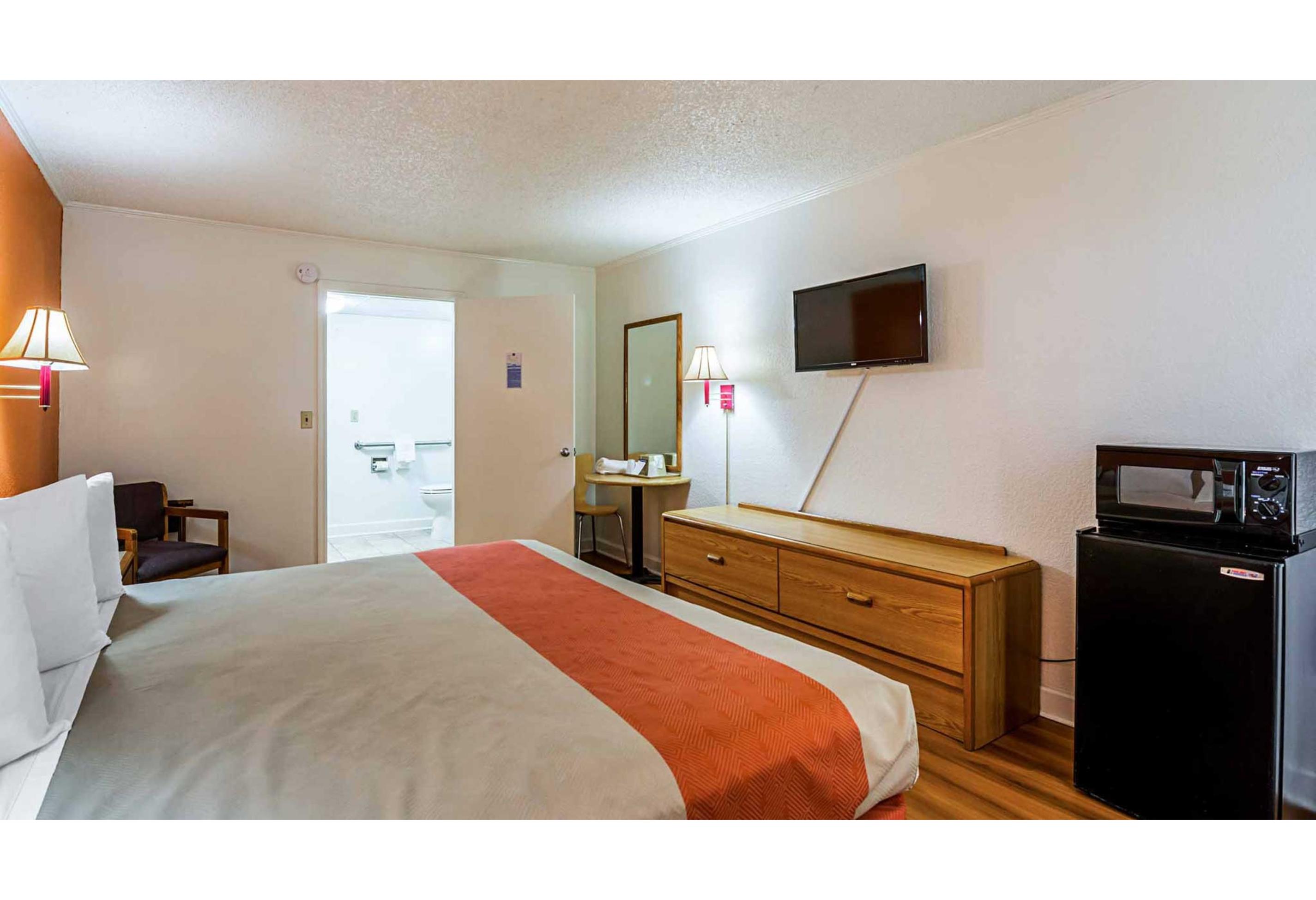 1 King Bed - Mobility Accessible RI Shower Nsmk