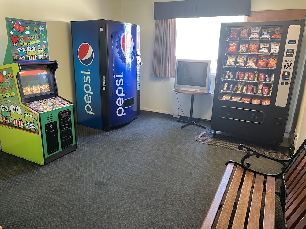 Travelodge by Wyndham Winnipeg Airport 30/37