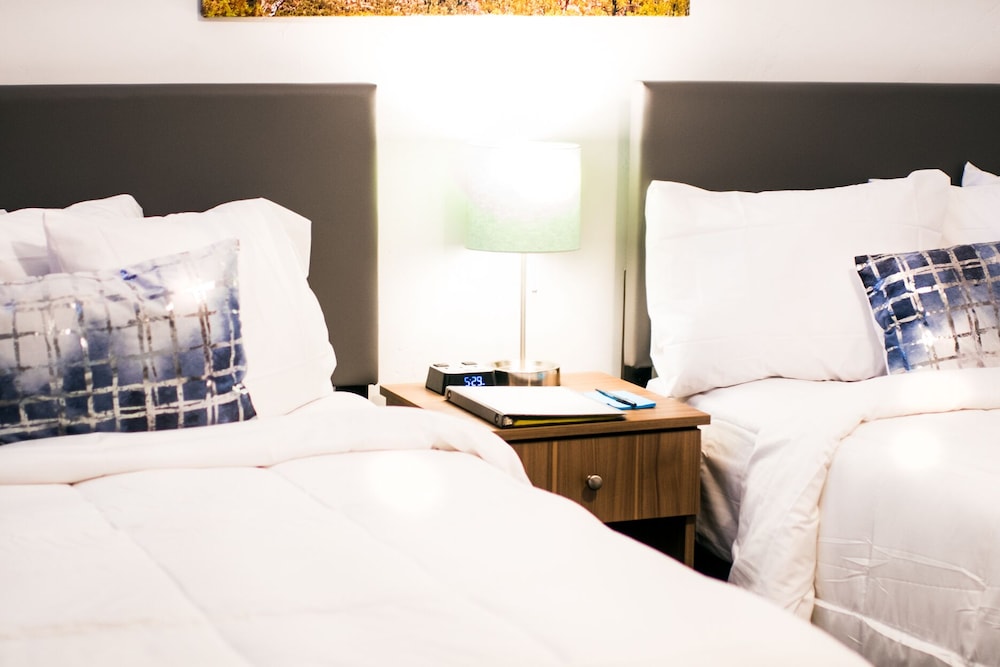 Blue Sage Inn & Suites 24/46