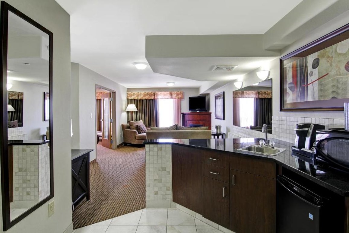 Weyburn Canalta Hotel 41/41