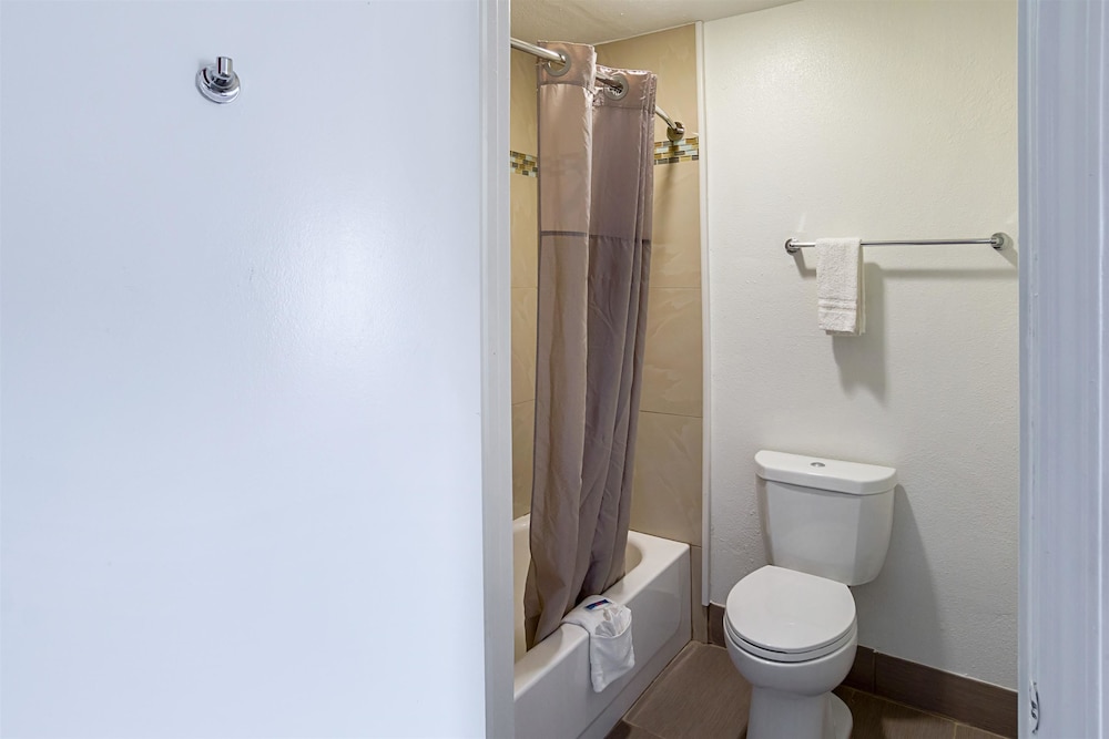 Motel6 Grand Prairie, TX - Near Six Flags Drive 40/44