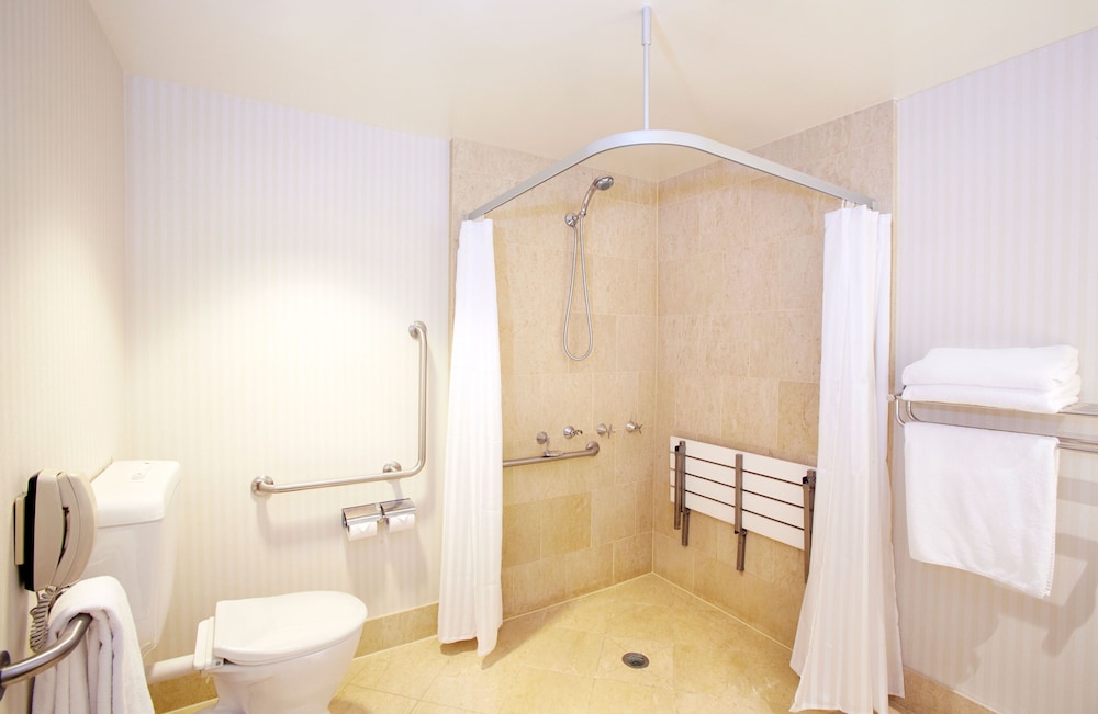 Crowne Plaza Surfers Paradise 8/77