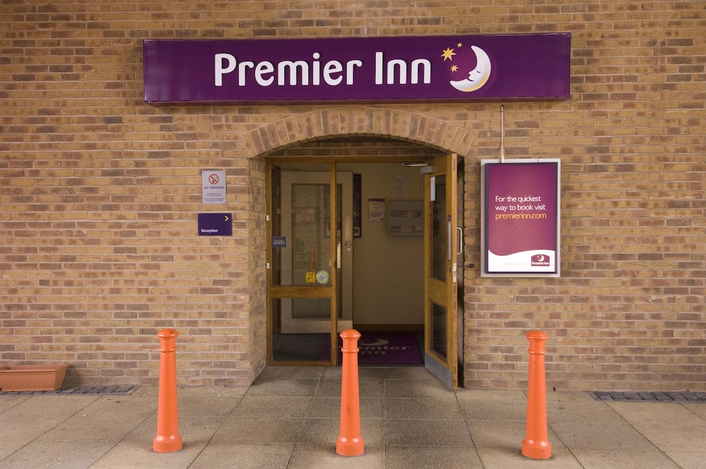 Premier Inn Sheffield/Barnsley (M1 Jct36) 46/51