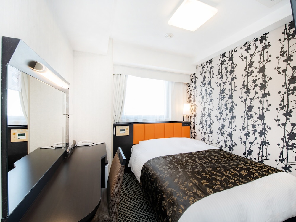 1 BEDROOM, DOUBLE BED