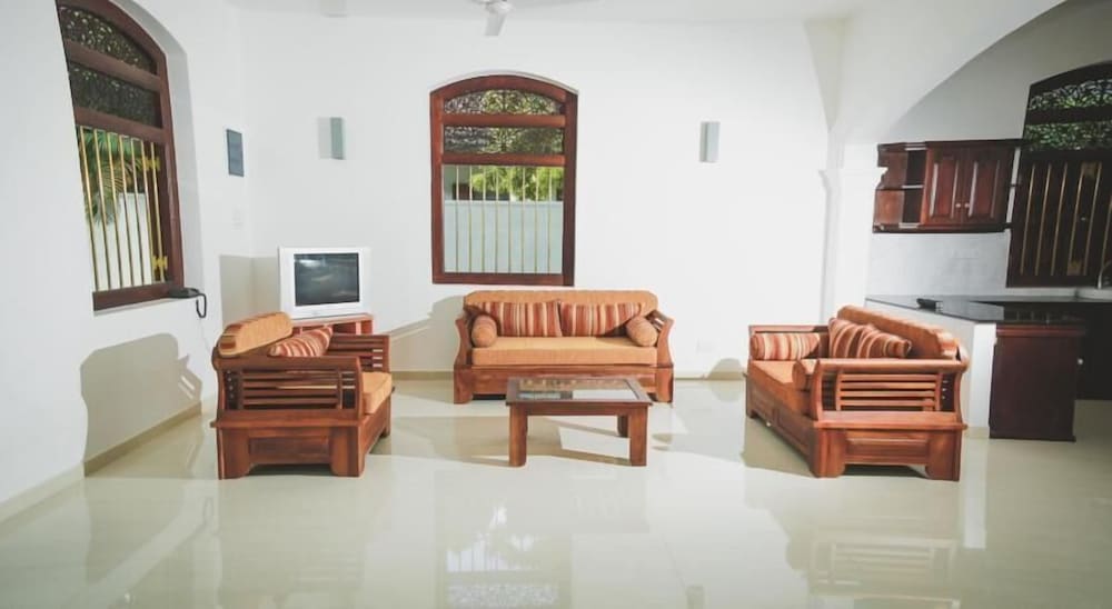 Villa Frangipani 12/17