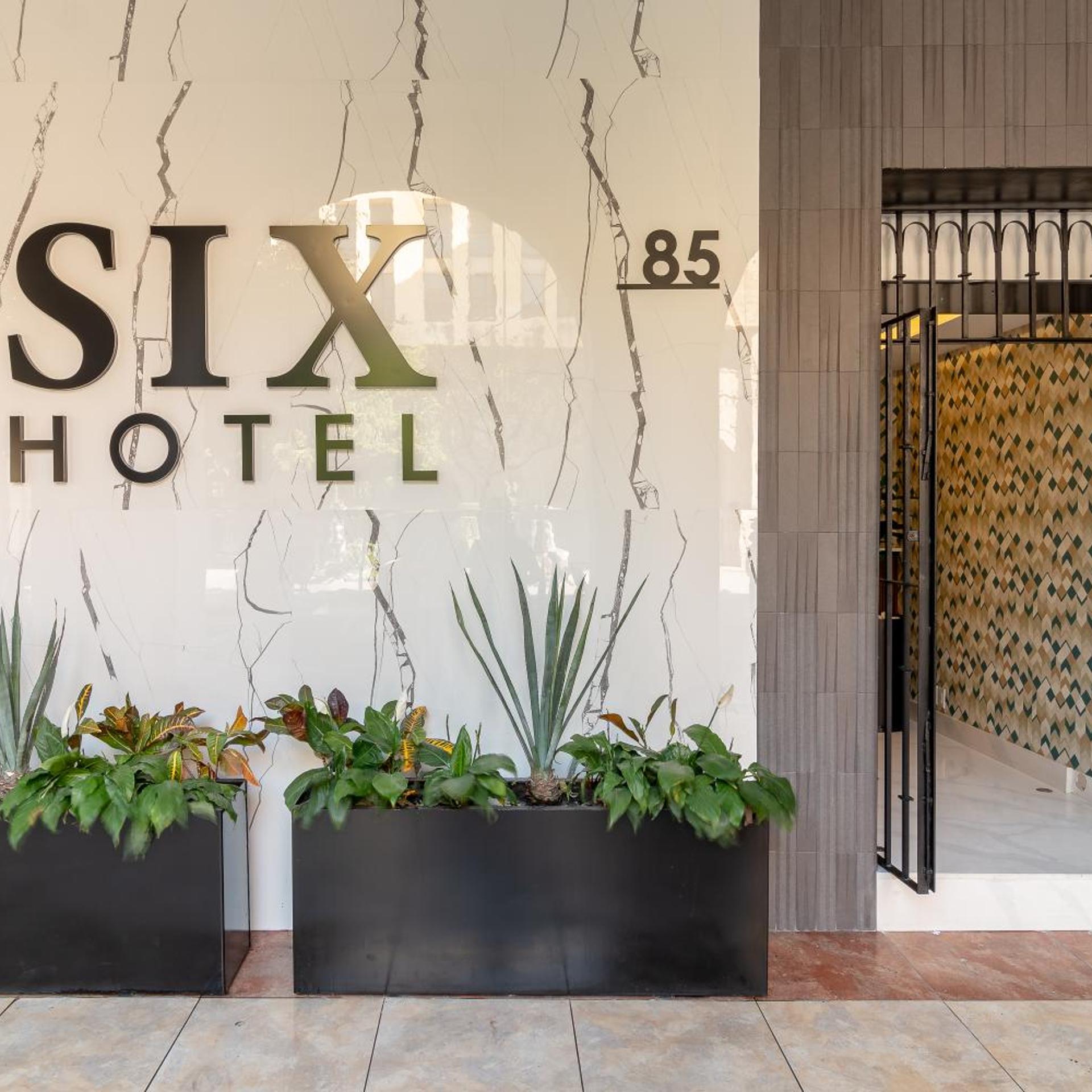 Six Hotel Guadalajara Degollado 12/50