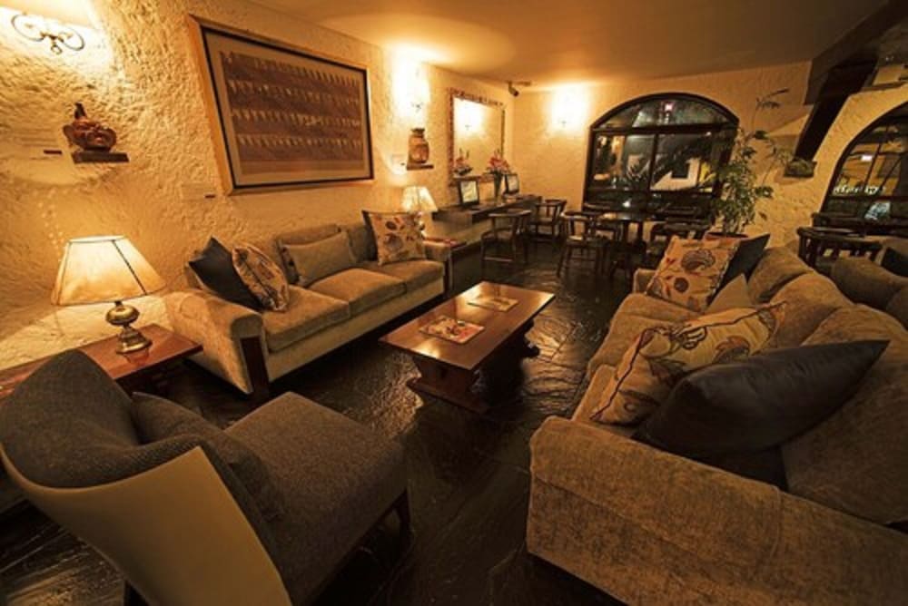 LA HACIENDA MIRAFLORES 25/50