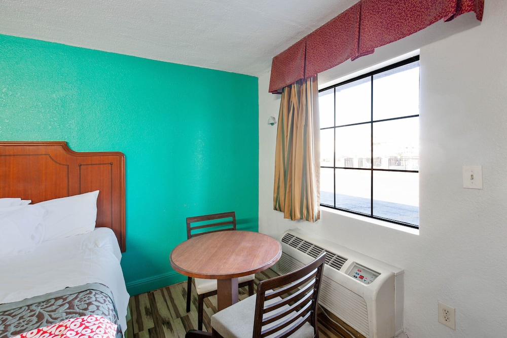 Hotel O Columbia Downtown near I-65 35/43