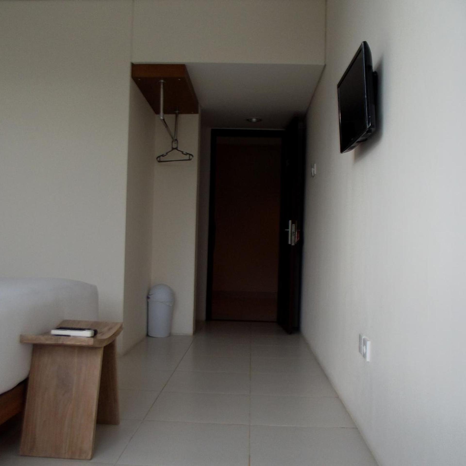 L Bajo Hotel 36/37