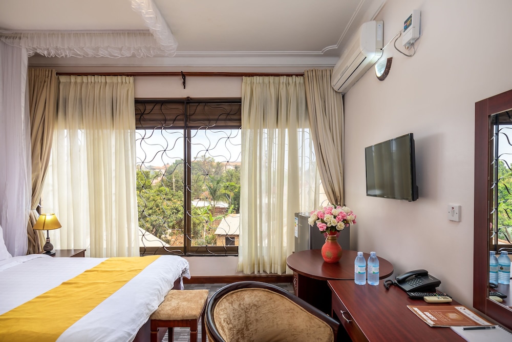 Entebbe Travelle'rs Inn 15/50