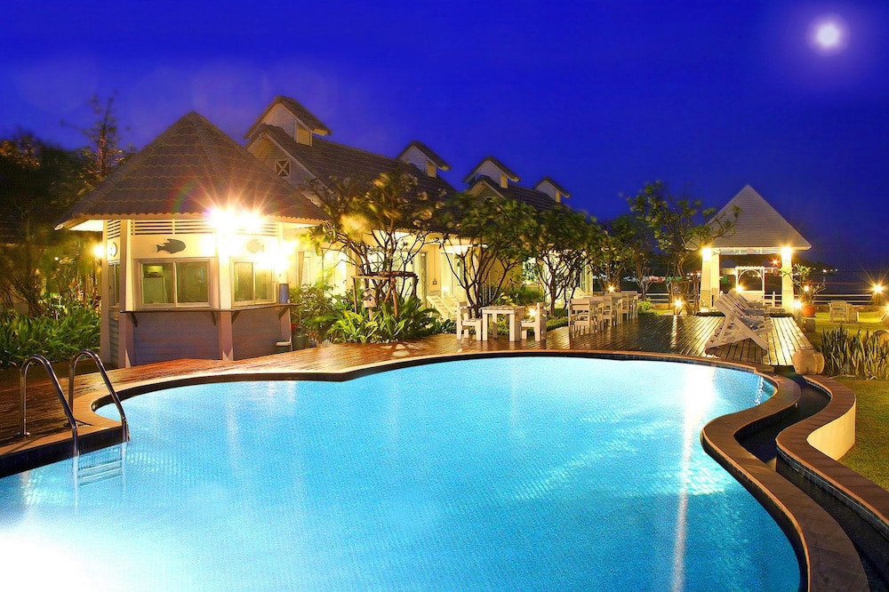 Blue Sky Resort 9/50