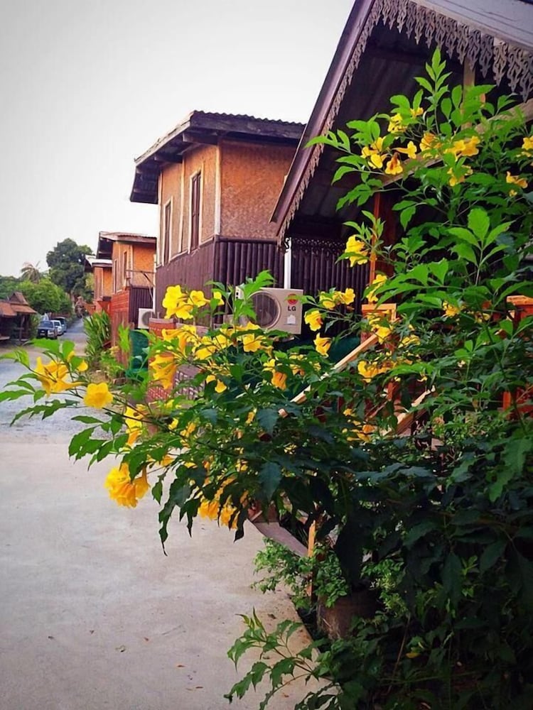 Jidapa Resort 10/58