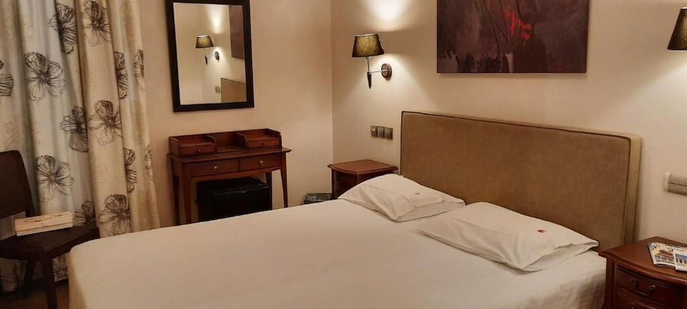 SEMI BASEMENT, ECONOMY, DOUBLE BED
