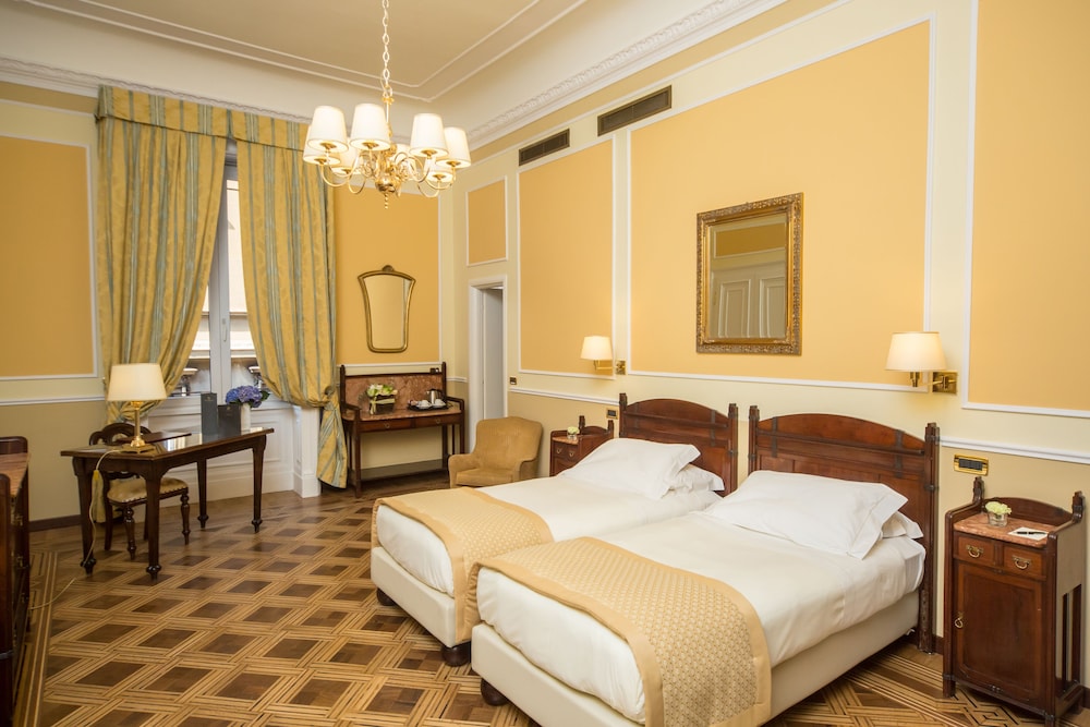 SUPERIOR, DOUBLE OR TWIN BED