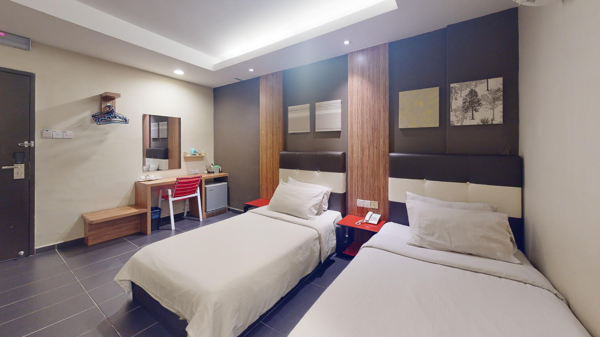 DELUXE, TWIN BEDS