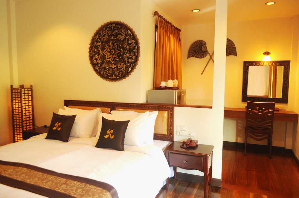 Ruen Kanok Thai House 8/33
