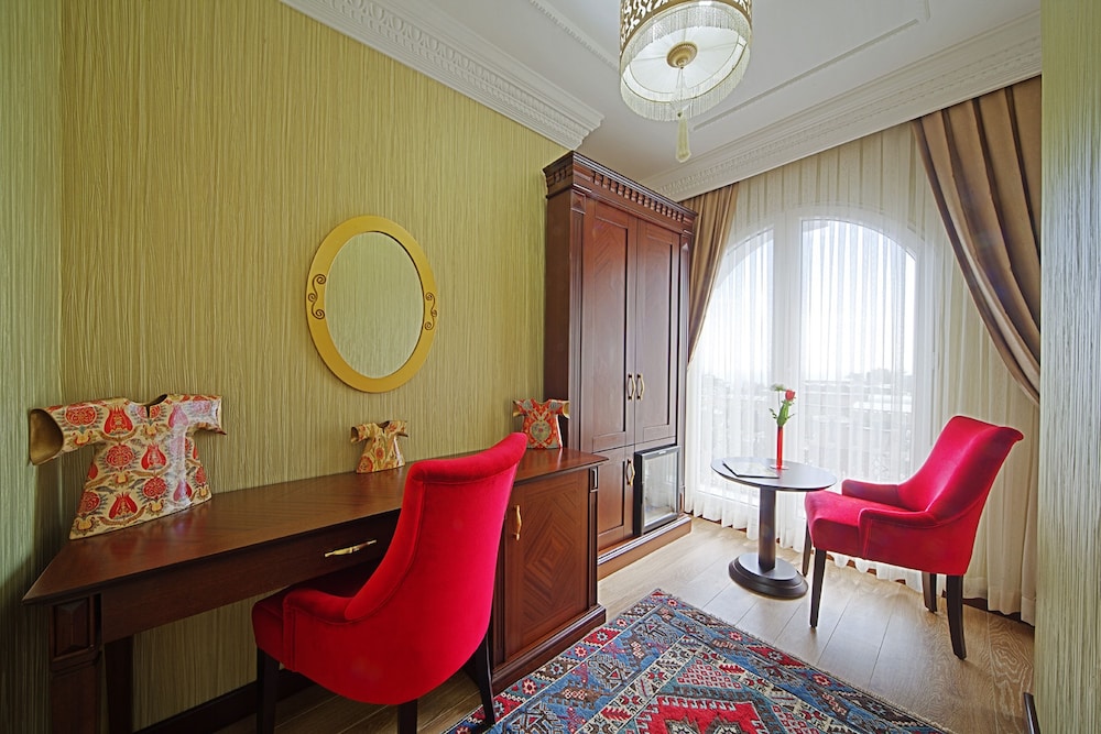 The Magnaura Palace Hotel 73/87