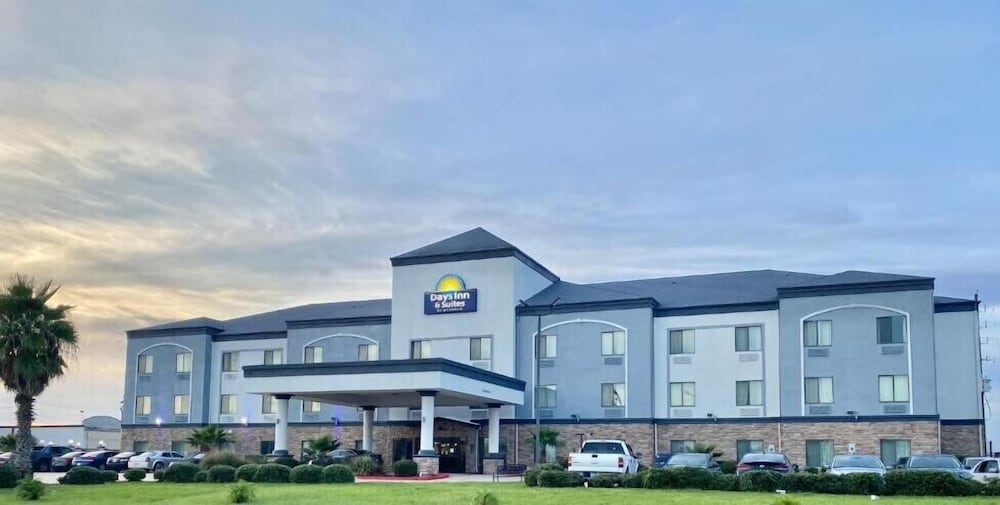Days Inn and Suites by Wyndham Houston / West Energy Corridor 1/36