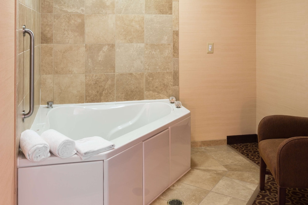 Hampton Inn Goshen 16/42