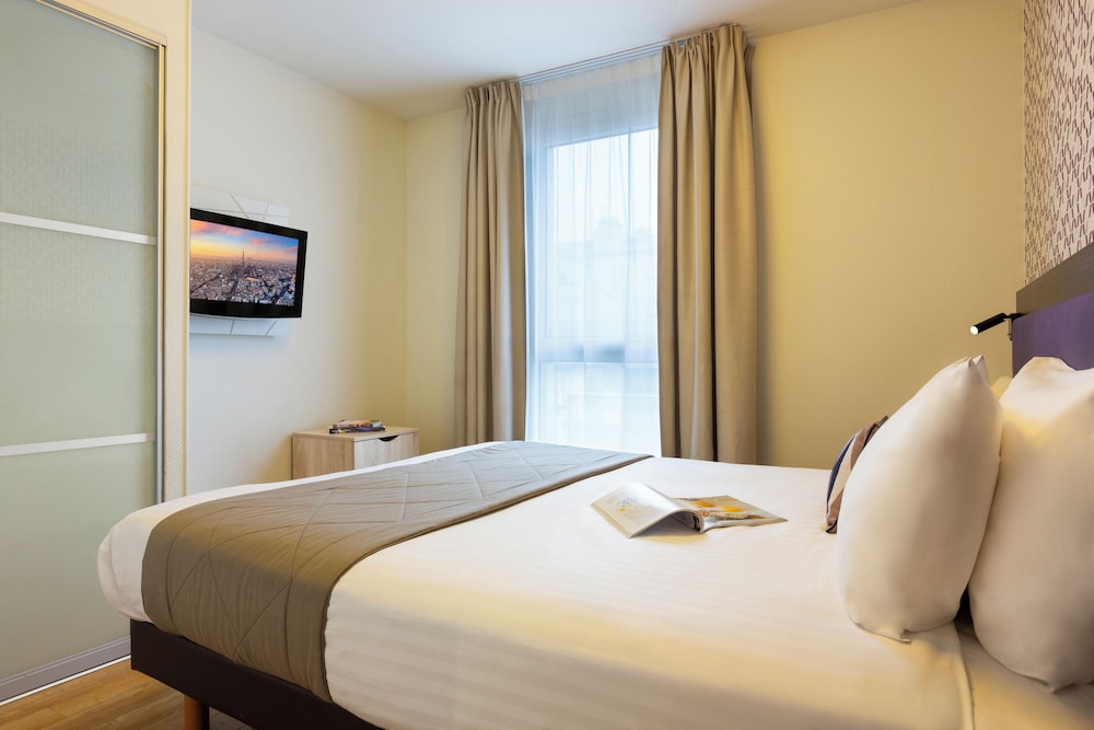 1 BEDROOM, EIFFEL VIEW