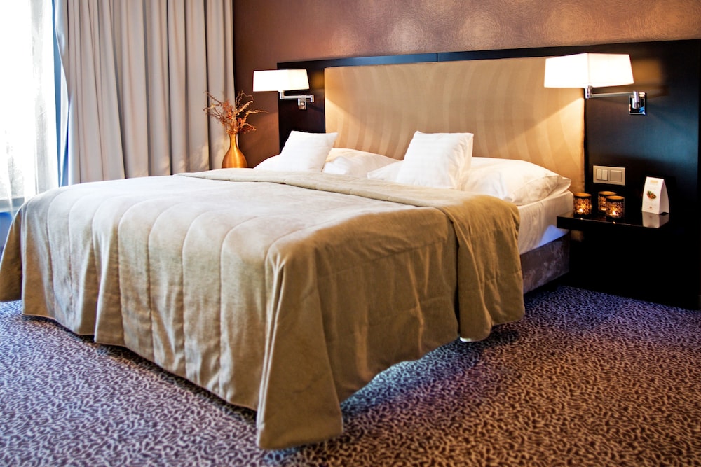 Hotel Avance 9/69