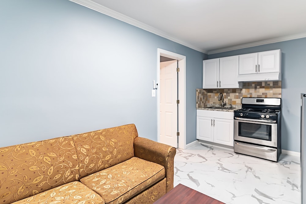 Boardwalk Hotel Charlee Beach House Rentals 22/50