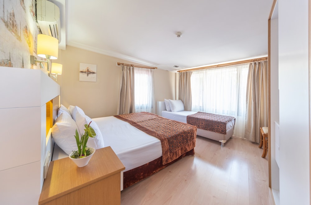 TAYA HATUN HOTEL 37/62