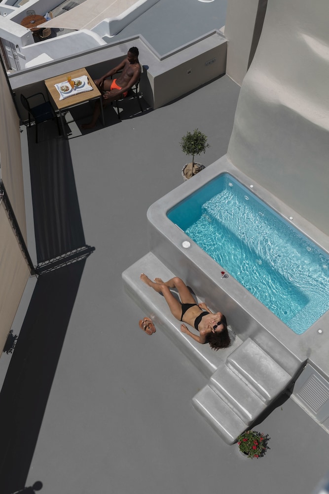 ARIA SUITES 6/50