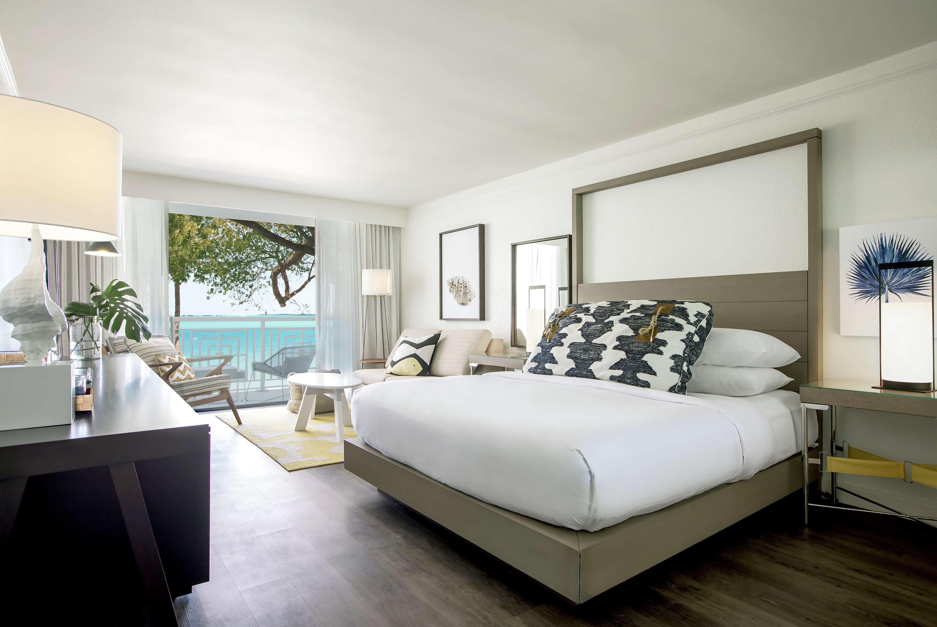 Room, King Bed, Water Front, Bathtub, Accessible