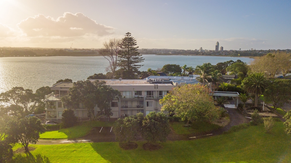 Ocean Breeze Hotel Takapuna 38/41