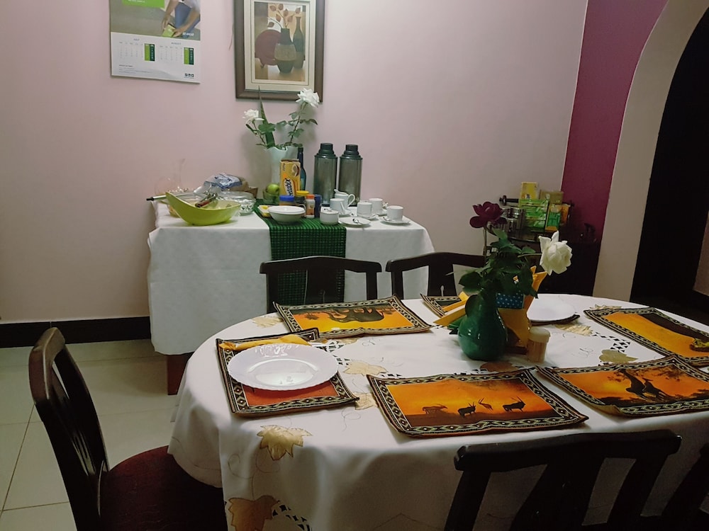 Sheevy's Bed N Breakfast 13/29