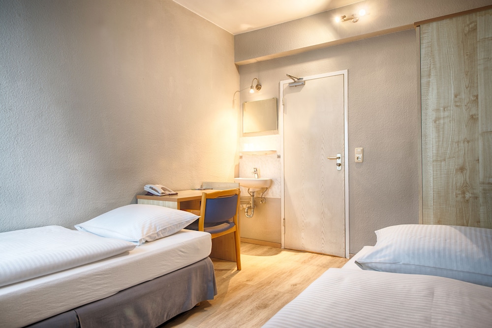 Enjoy Hostel Berlin City West 18/45
