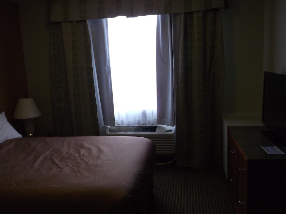 Foxwood Inn and Suites 19/38