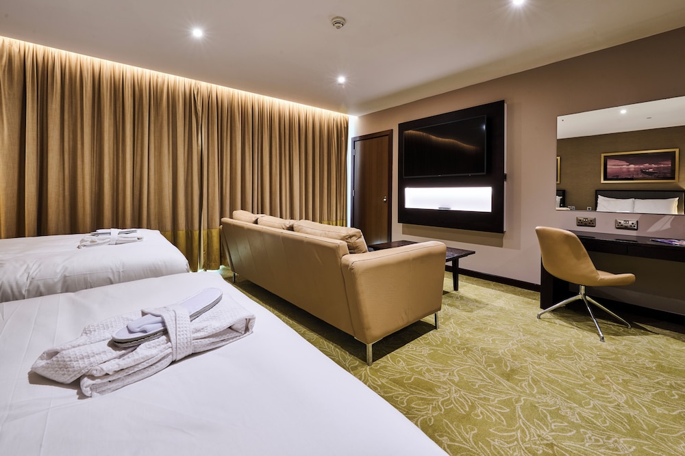 DELUXE, DOUBLE BED