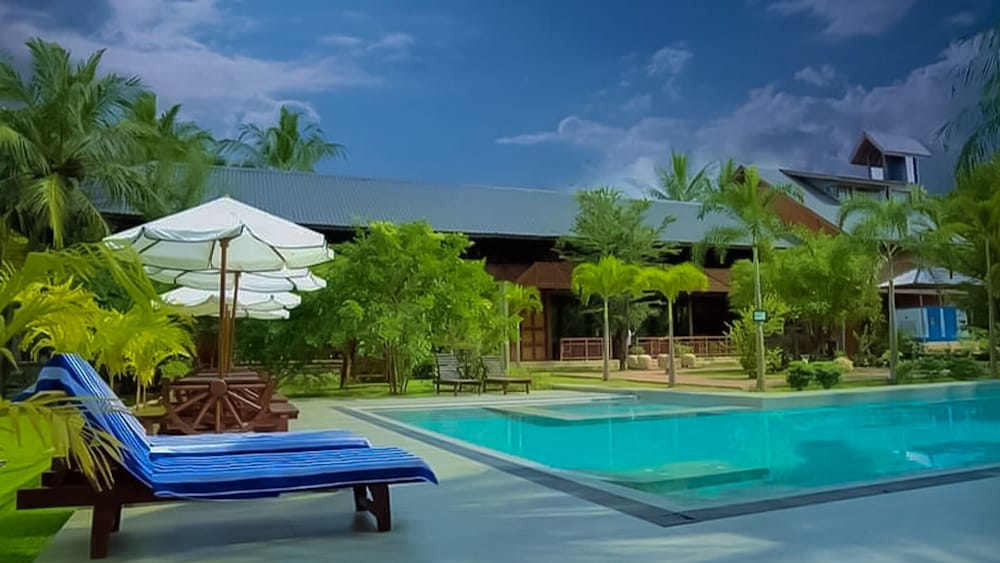 Crown Monarch Diyamankada Nature Resort 18/19