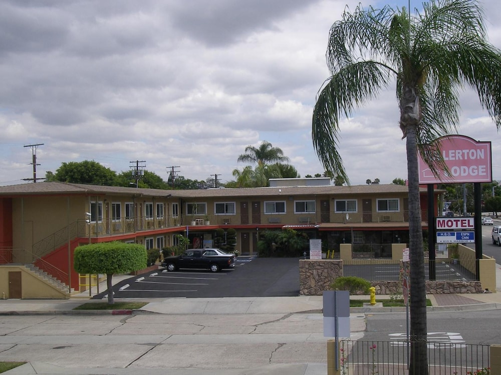 Fullerton Lodge 25/33