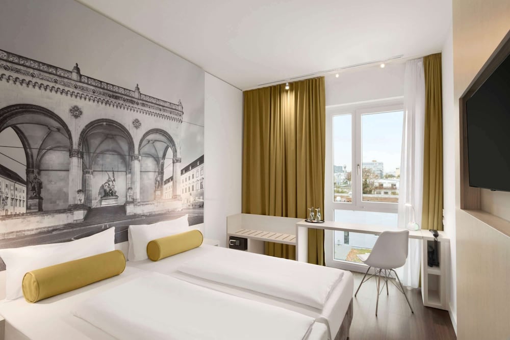 Super 8 by Wyndham Munich City North 11/30