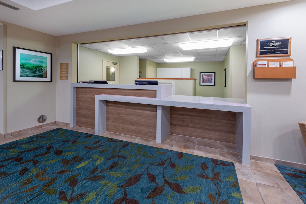 Candlewood Suites Kalamazoo 7/50