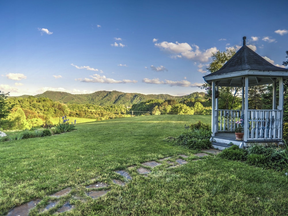 Blue Mountain Mist Country Inn 59/63